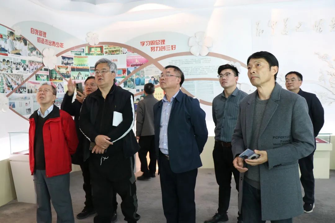 人大、北航、瑞中、淮中产学研校友联盟领导和专家来淮中考察交流