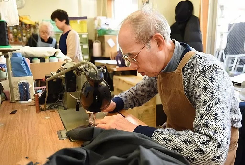 日本人怎么应对老龄化的,解决日本老龄化的唯一办法