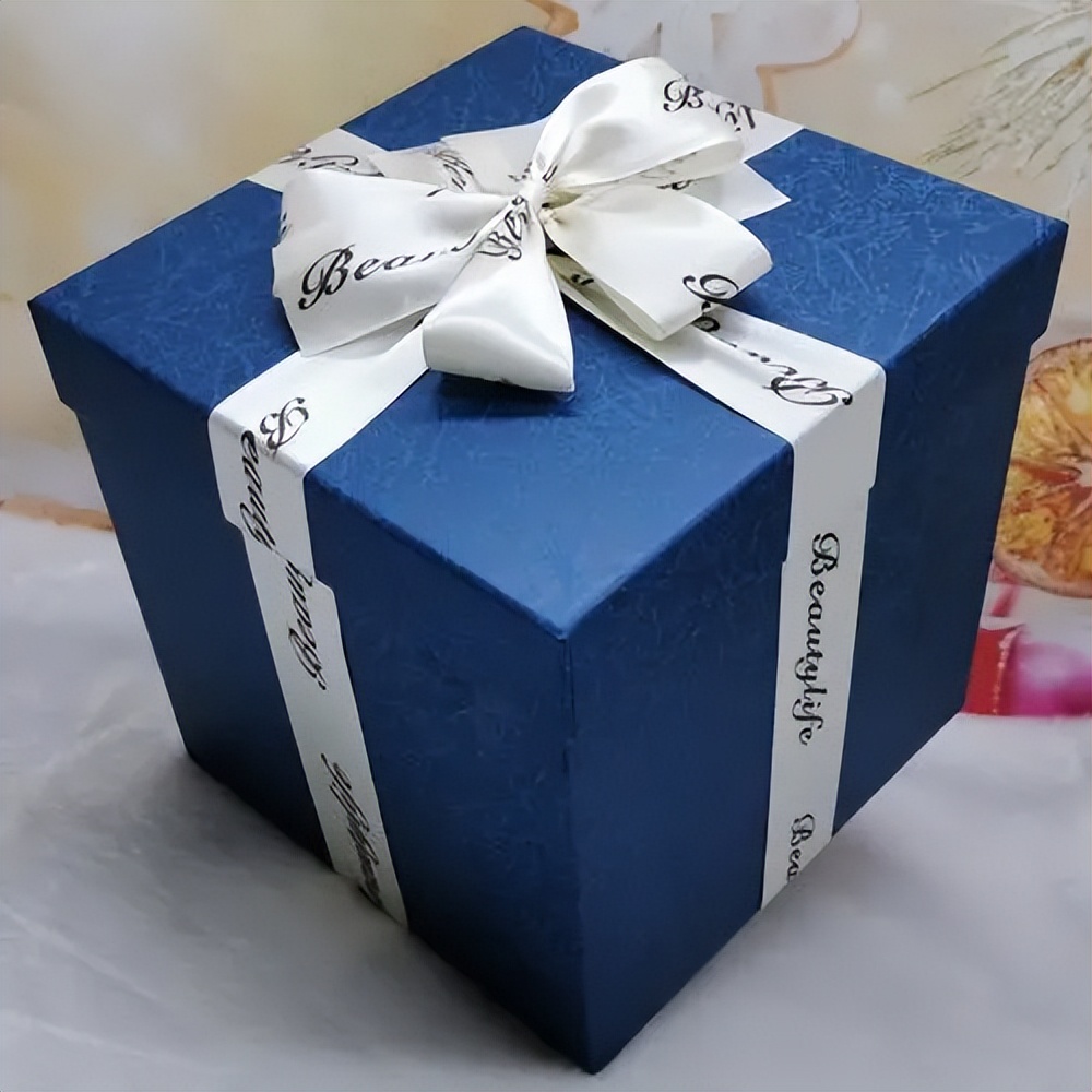 给女生买礼物一定要记住这些,给女朋友买礼物有什么技巧