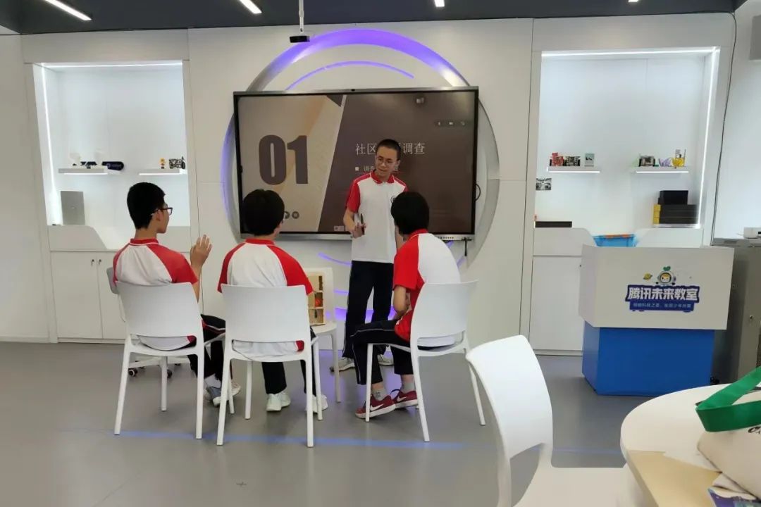 把所有孩子赶出去的游戏,把小孩子扔到外面的游戏