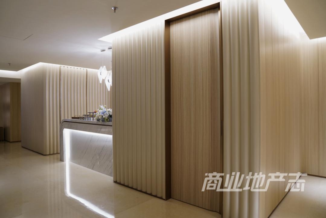 为了提升观察海口万象城的本地化视角,我在海口住了一整周