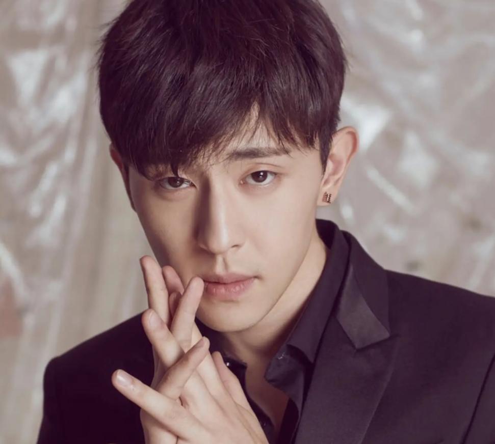 邓伦微博被封！整改不彻底被重罚，人民日报批评：自断出路