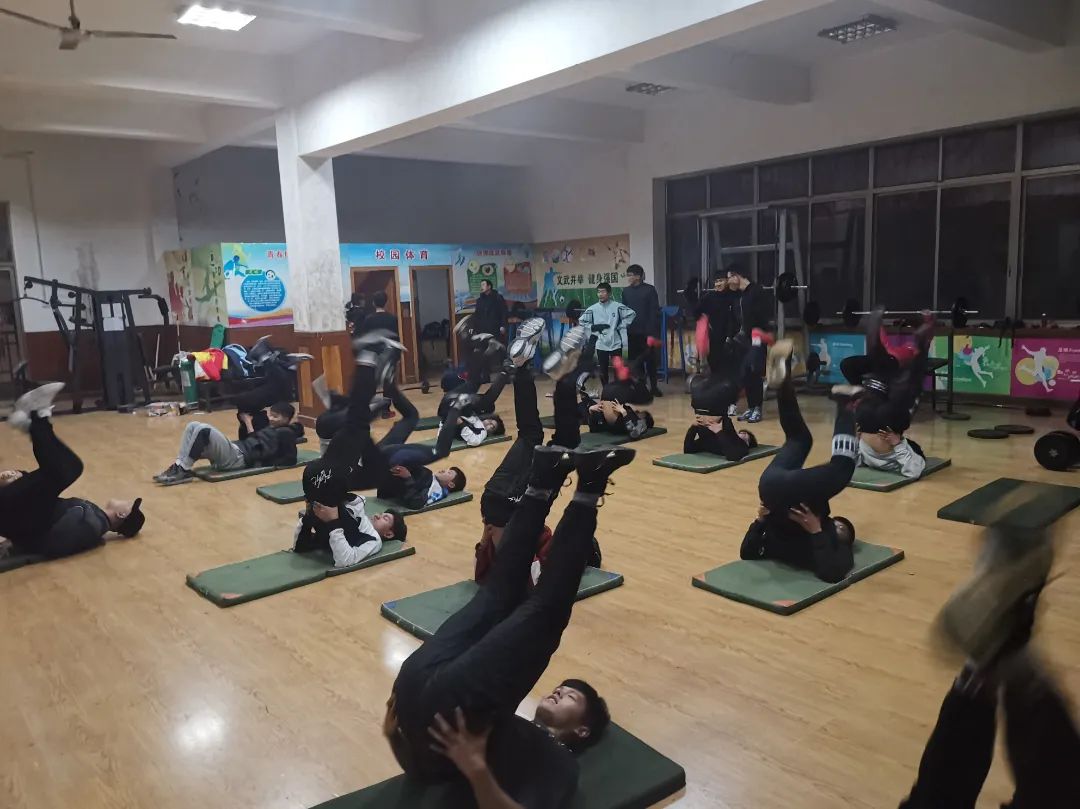 学校运动会弘扬体育精神,赞扬校园运动会弘扬体育精神