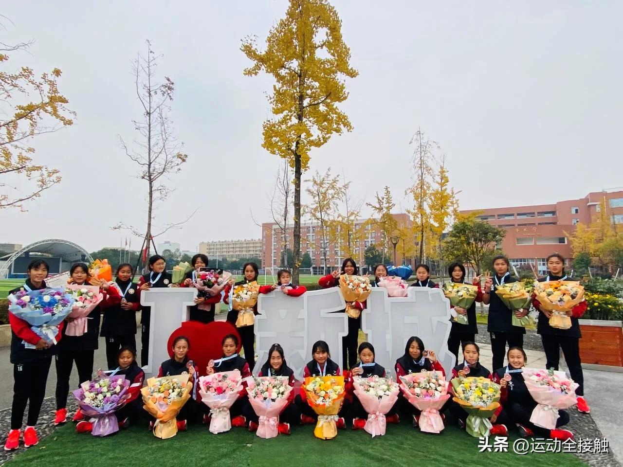 铿锵玫瑰女足夺冠照片高清,铿锵玫瑰中国女足夺冠献歌
