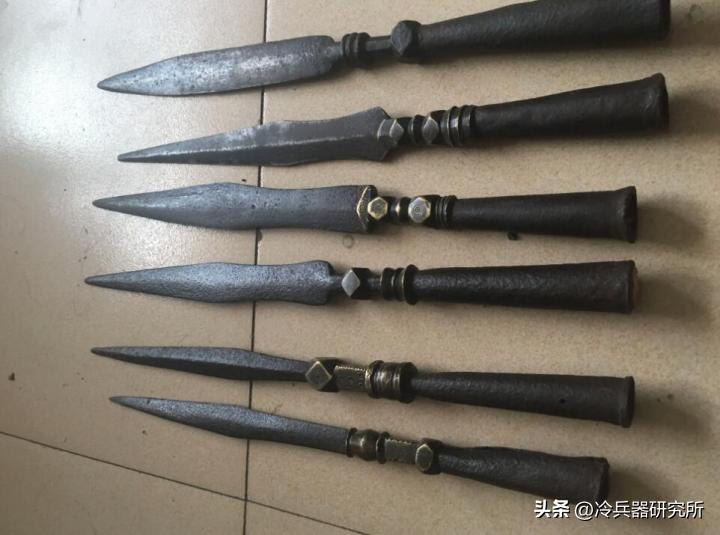 古代武术为什么讲究套路,传统武术里长枪跟长棍的不同用法