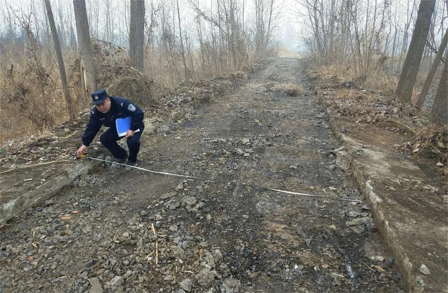 大千世界，无奇不有，800米水泥路竟被偷了，而且还卖了钱！