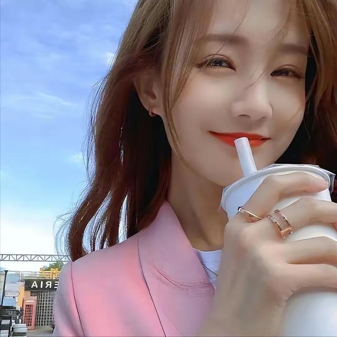 李一桐飞机上脱鞋引争议后续,李一桐揭纱帽