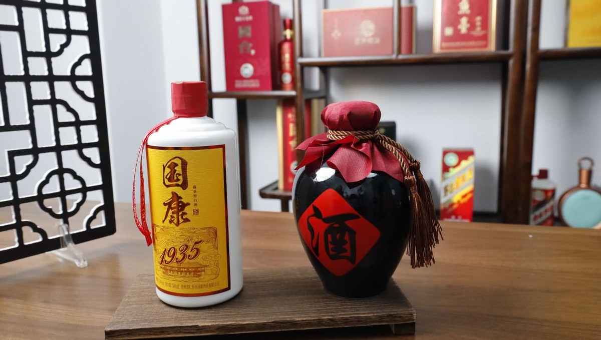 重庆一大叔，19年前囤8箱黄酱茅台，今天打开“面目全非”，为何