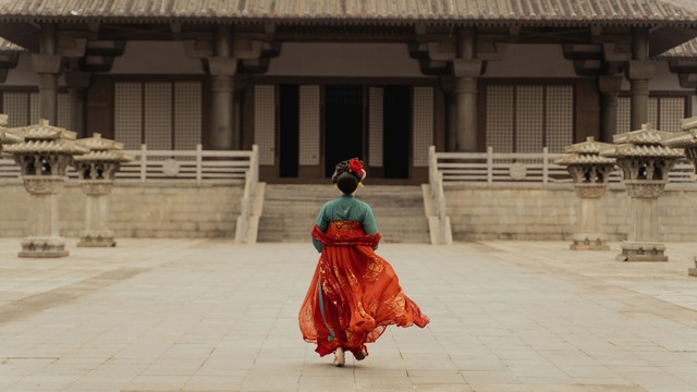 香港年轻人穿汉服视频,香港青年新年汉服