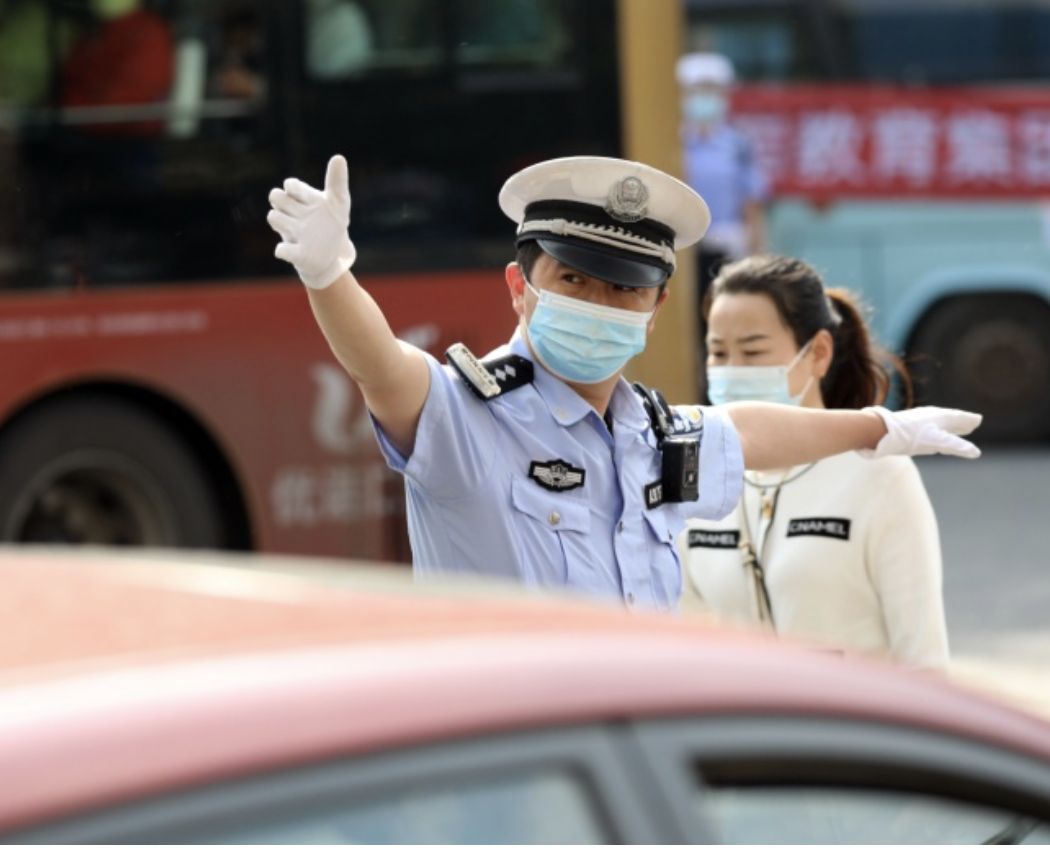 高考进行时这些画面令人动容,高考图片为高考加油