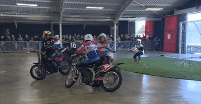 梅西足球比赛中最尴尬的场面,梅西来了都甘拜下风