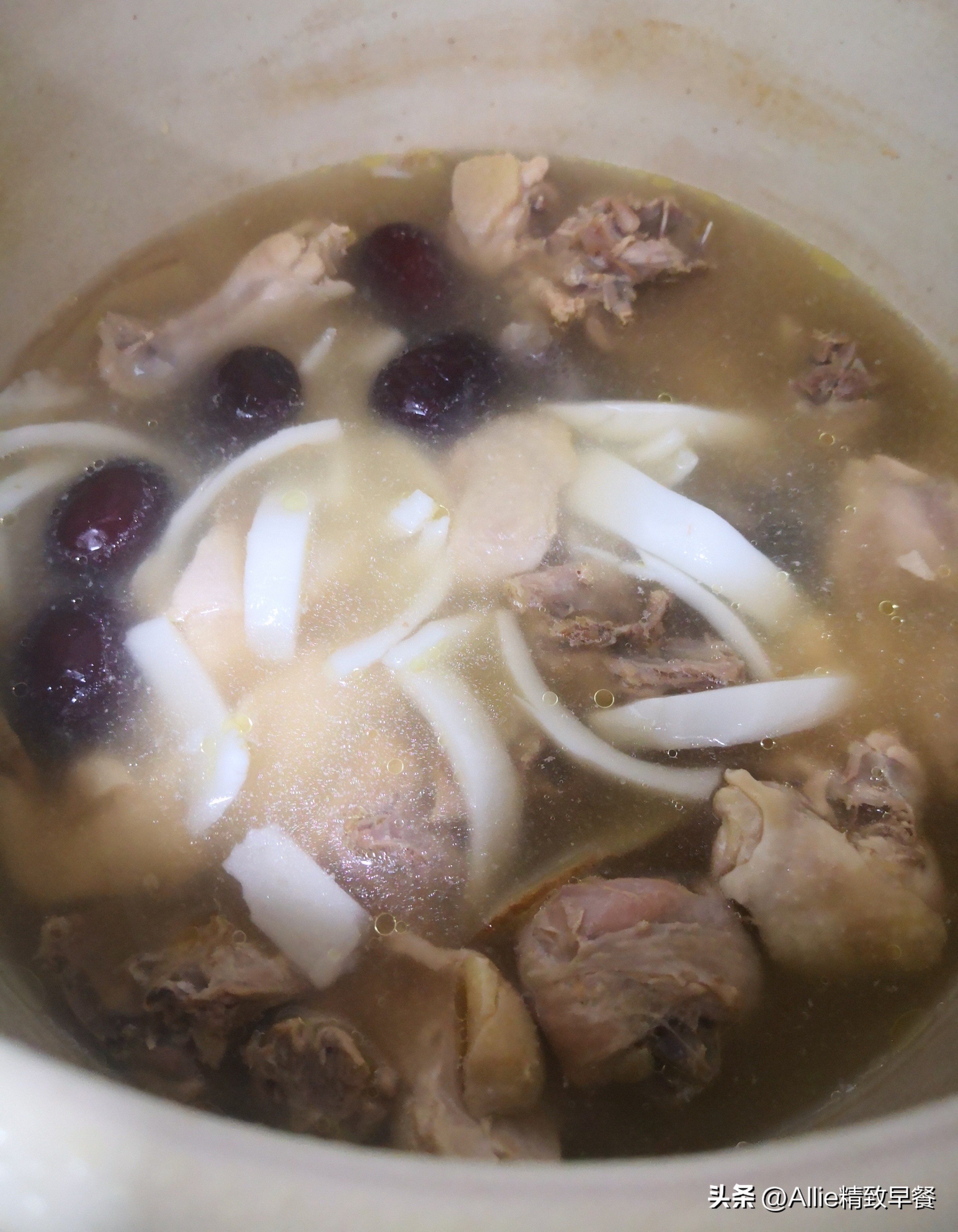 鸡汤怎么做不油腻好喝,大厨做鸡汤怎么炖好喝又不油腻