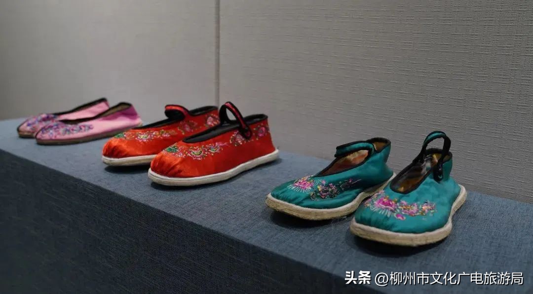 “巧手织就彩衣裳”市群艺馆馆藏少数民族服饰之“霓裳羽衣”，邀你云观展