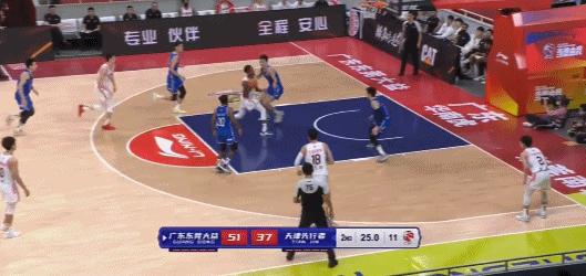 布鲁克斯27秒12分,赵睿身穿6号布鲁克斯夺冠时间