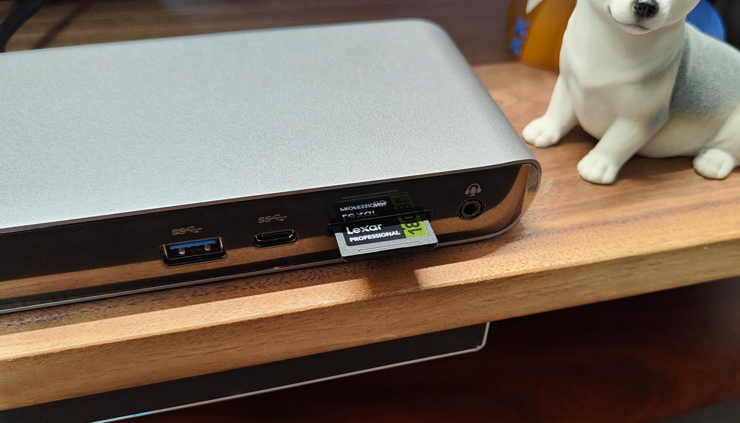 一个视频初学者的设备都有啥？2K显示器+存储工具+拓展坞+SD卡