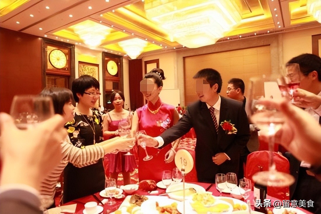 婚宴喝假酒五粮液,婚礼上五粮液被换成假酒