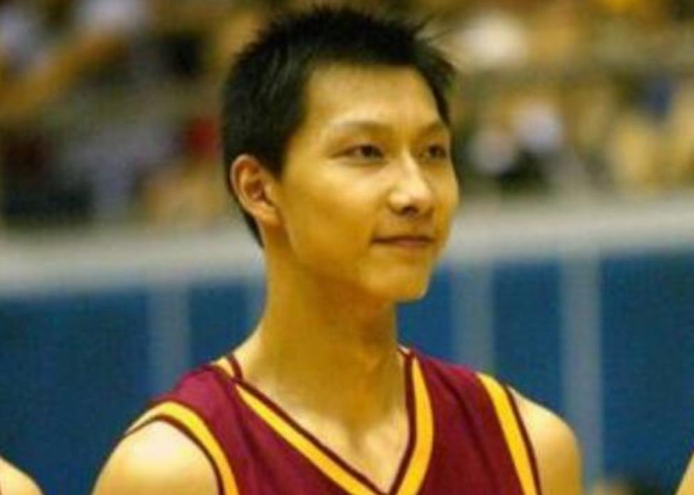 易建联妻子荆灵简历,易建联和荆灵结婚的视频