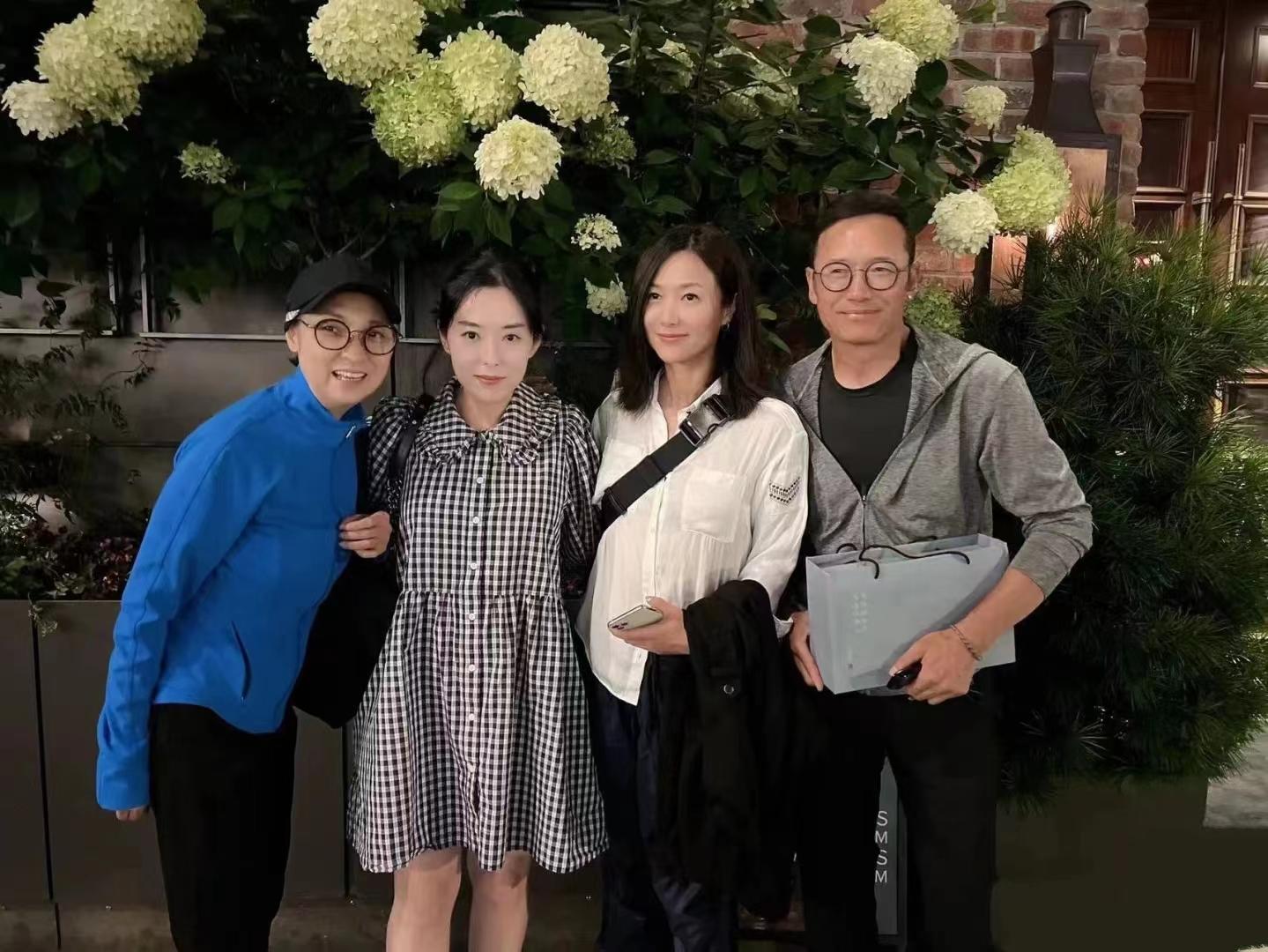 8位移居国外的明星近况：打扮奢侈逛黄金店、与外国男贴身热舞