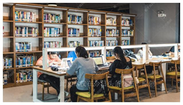 两年的就业对比，杭州电子科技大学起伏较大，没有211还是有影响