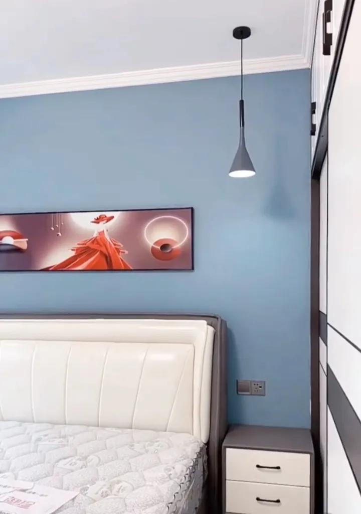 床头背景墙全刷还是刷一半,床头大白墙怎么布置