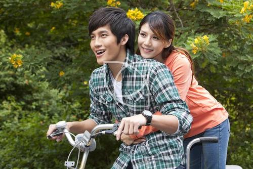 女大学生月入四千不够花，国际大都市西安真的不宜居？