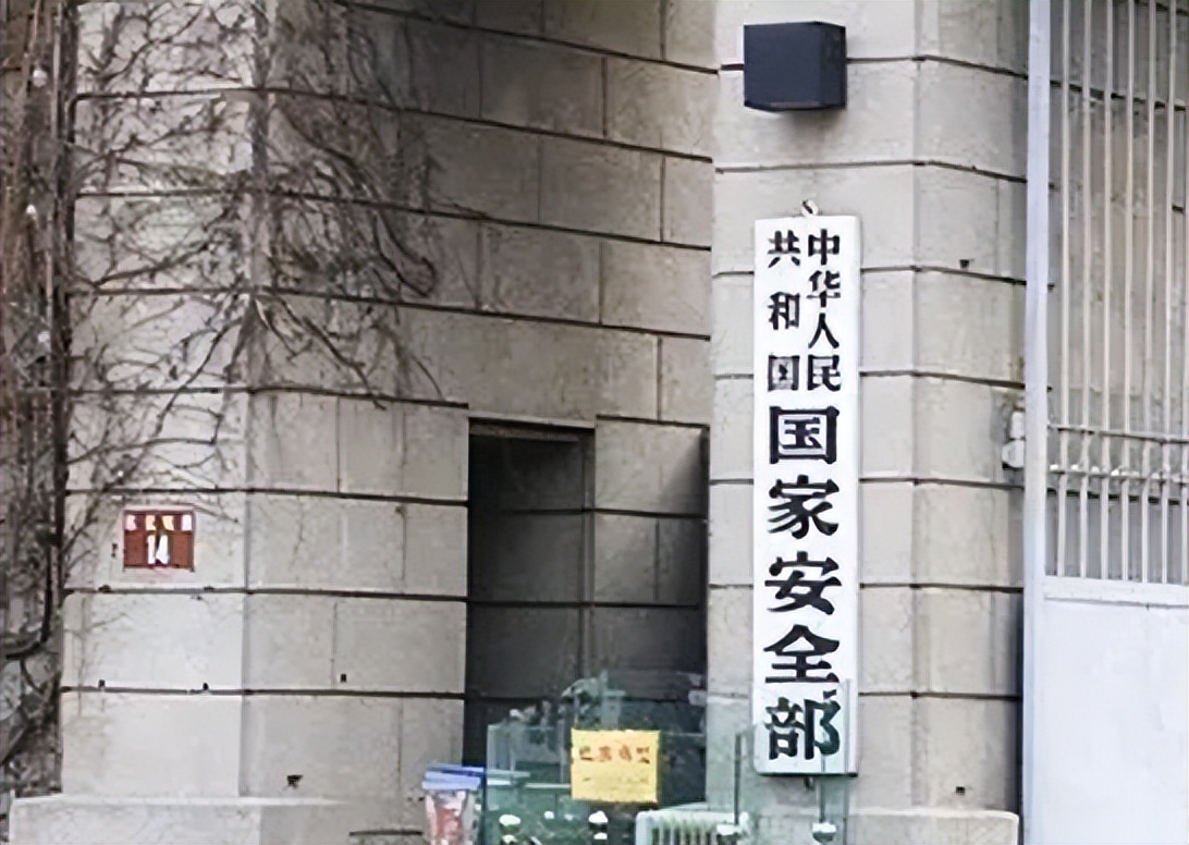 2005年女子美金买菜，菜贩儿子发现端倪，细查牵出东风导弹泄密案