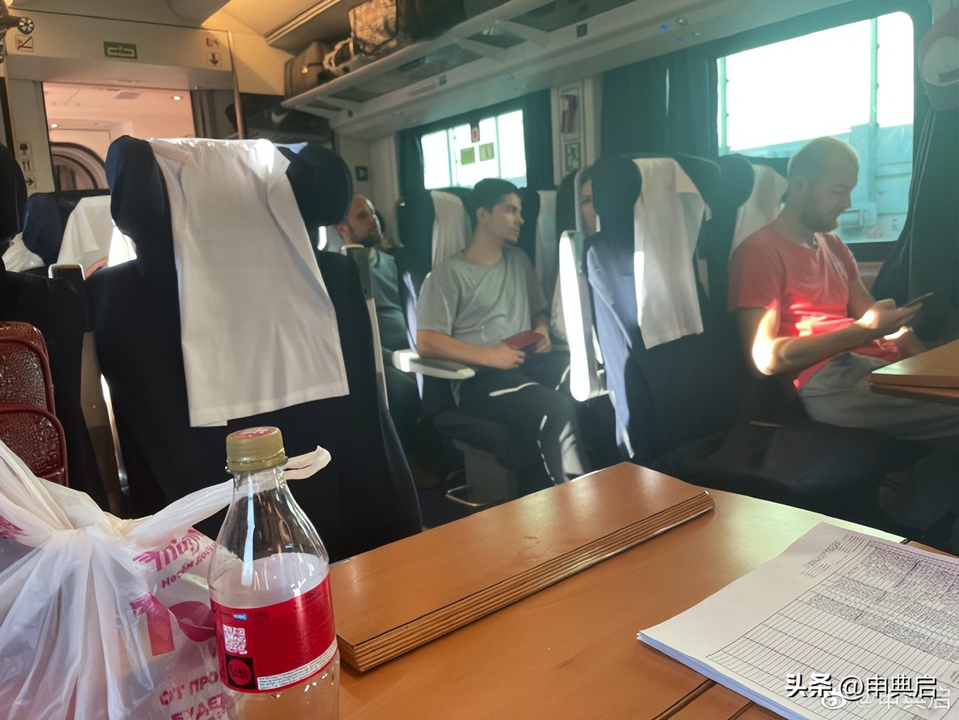 哈国贪污警察被我指着鼻子骂，要求对方出示警察证件