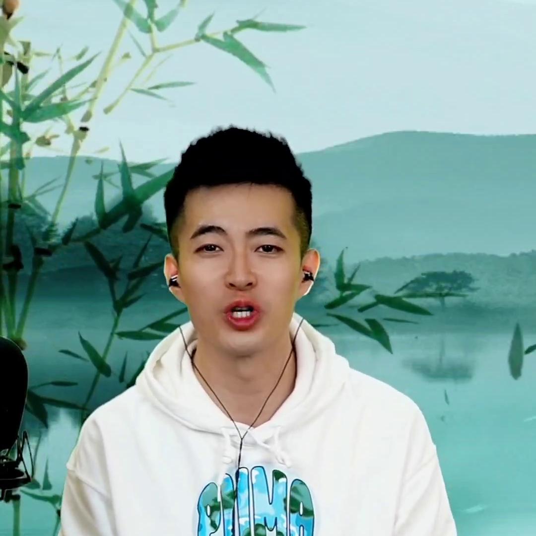 男子买电车3个月电池被锁,男子购买新能源车