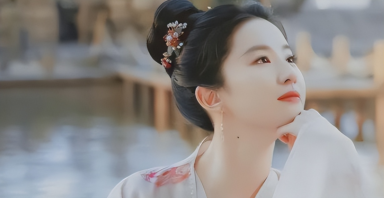 全家最丑刘亦菲,多年后才发现,“神仙姐姐”口中的妈妈有多优秀