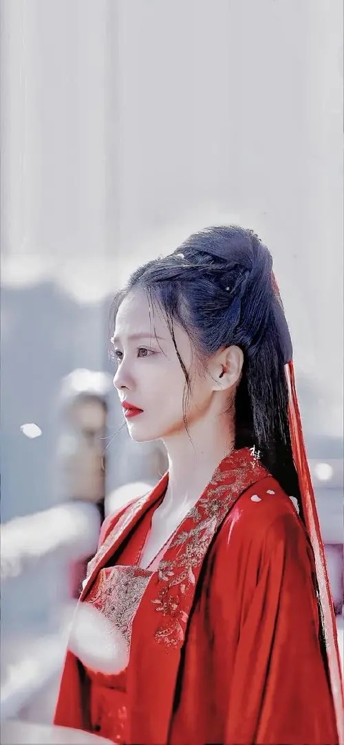 白鹿多少岁签约于正,白鹿学历于正