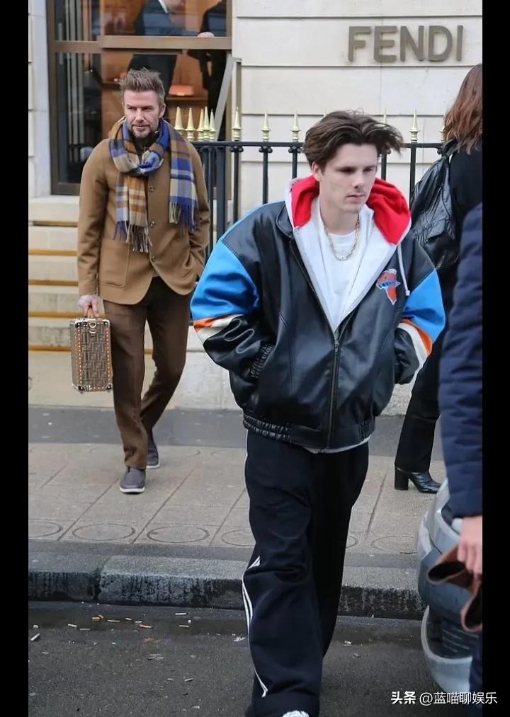 贝嫂穿v领礼服裙,贝嫂礼服图片