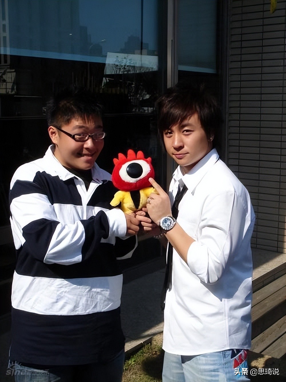 郝劭文为什么娶二婚带娃的女人,郝劭文为什么娶二婚丑女