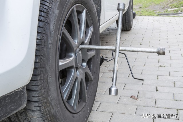 车胎老化到什么程度要换了,车胎有裂口需要更换吗