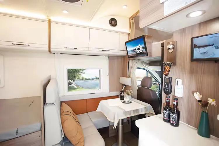 房车故事视频 (房车的秘密小故事)