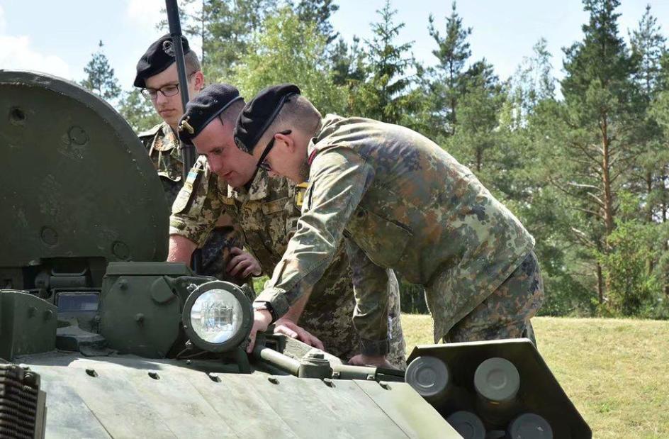 瑟瑟发抖！巨型*弹炸**来袭，俄拦截失败，最担心的事还是发生了!