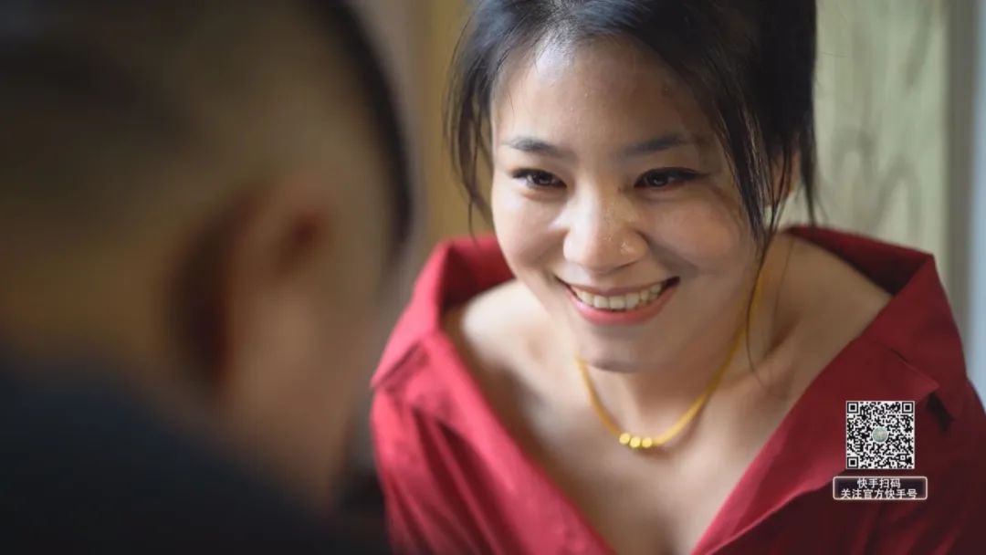 为防止女友超越自己，他竟然选择了……