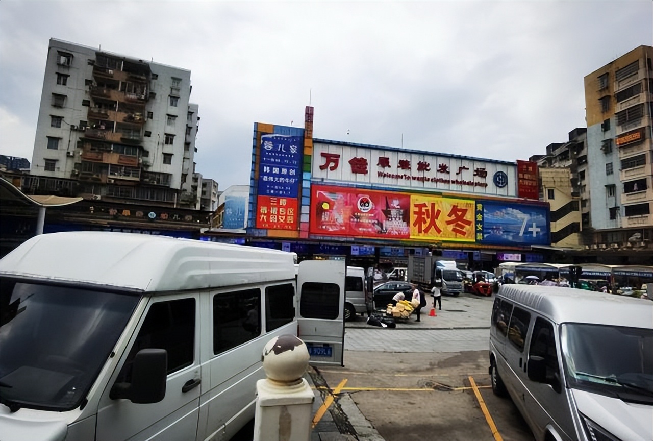 广州地铁站附近服装,广州服装王国