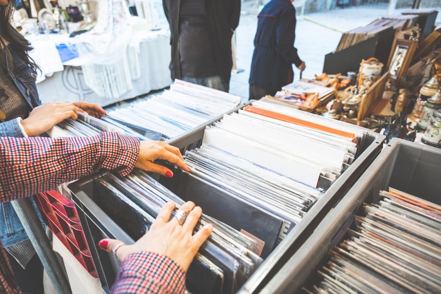 卖碟片被警察捉什么后果,贩卖盗版碟片会被刑事处罚吗