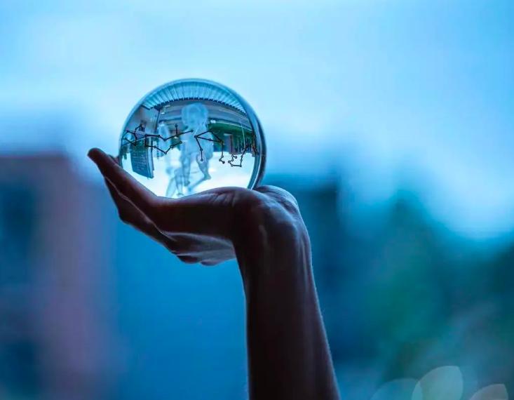 跟公公婆婆一起住感觉很压抑很烦,老公和公公每次待一块都要吵架