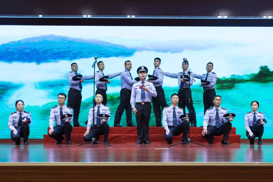 以深情的歌声向党的生日献礼,嘹亮的歌声向党献礼