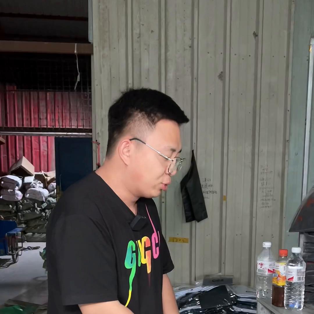 男装工厂店直播针织衫,男装工厂直营店直播间