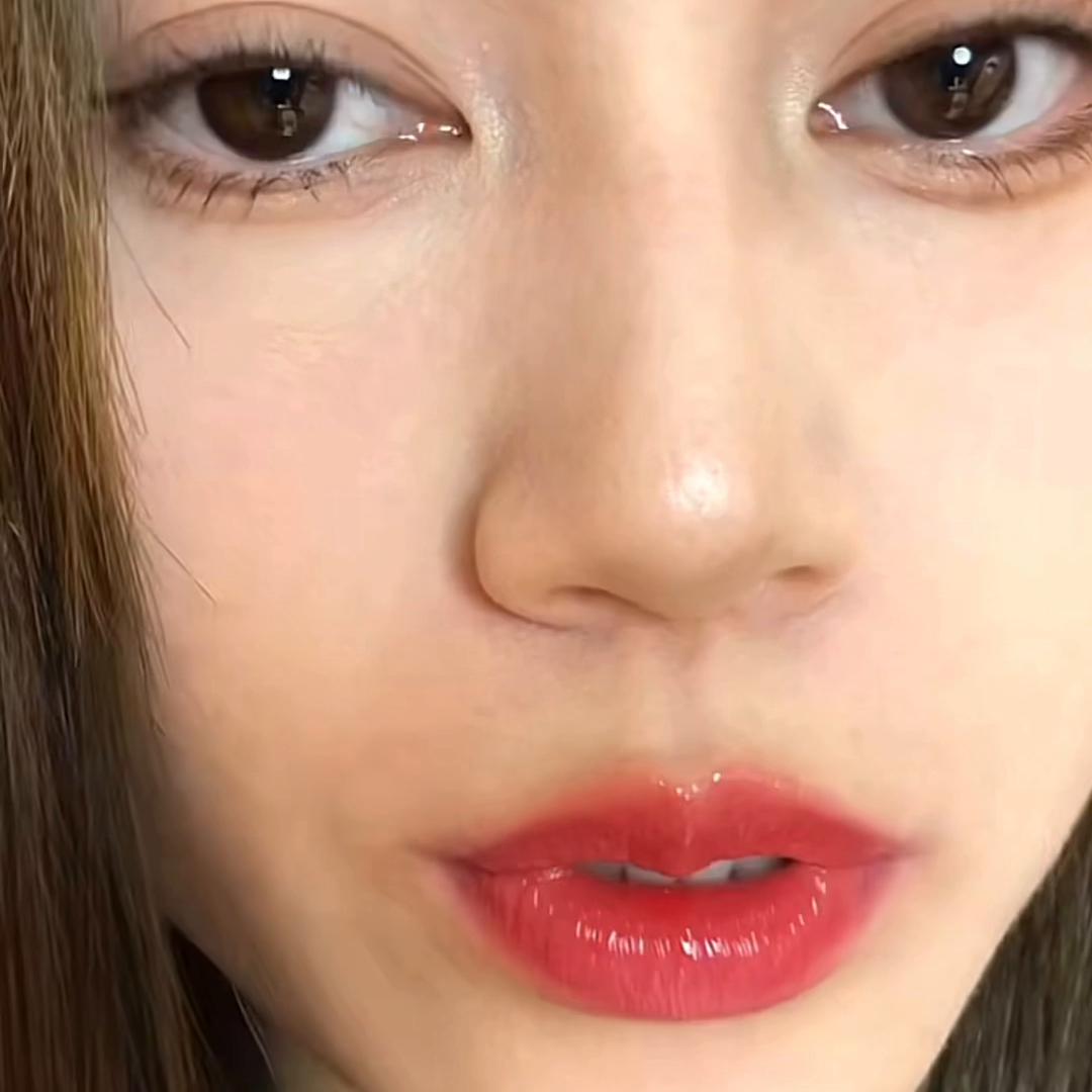 卡姿兰精华口红淡化唇纹深唇测评,卡姿兰m06蜜桃乌龙显唇纹