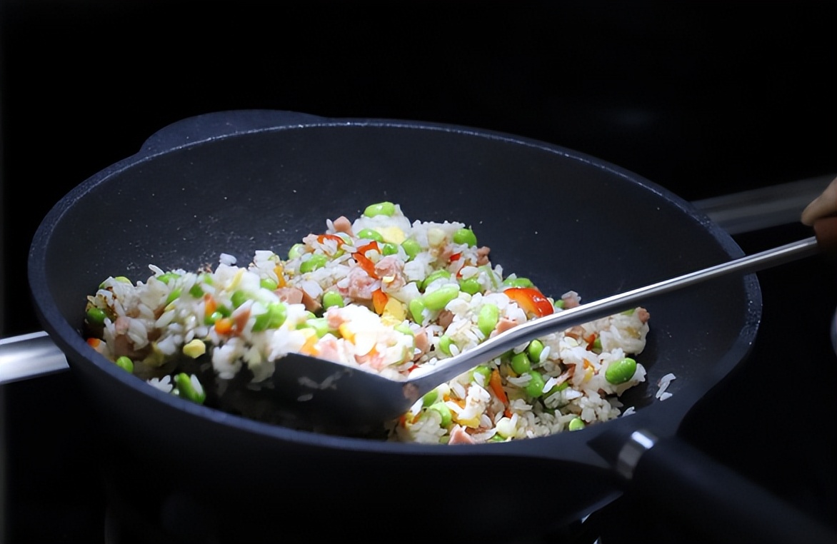 无惧铁铲麦饭石炒锅,居派碳晶不粘锅测评