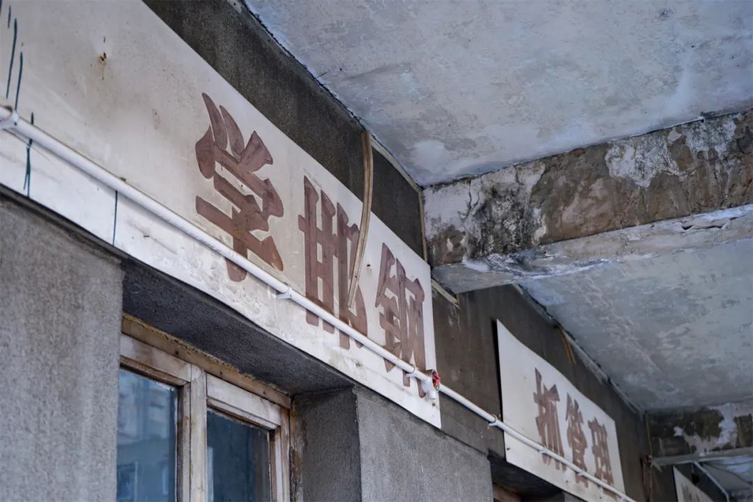 穿越五块石的百米窄巷，打开铁半城的光