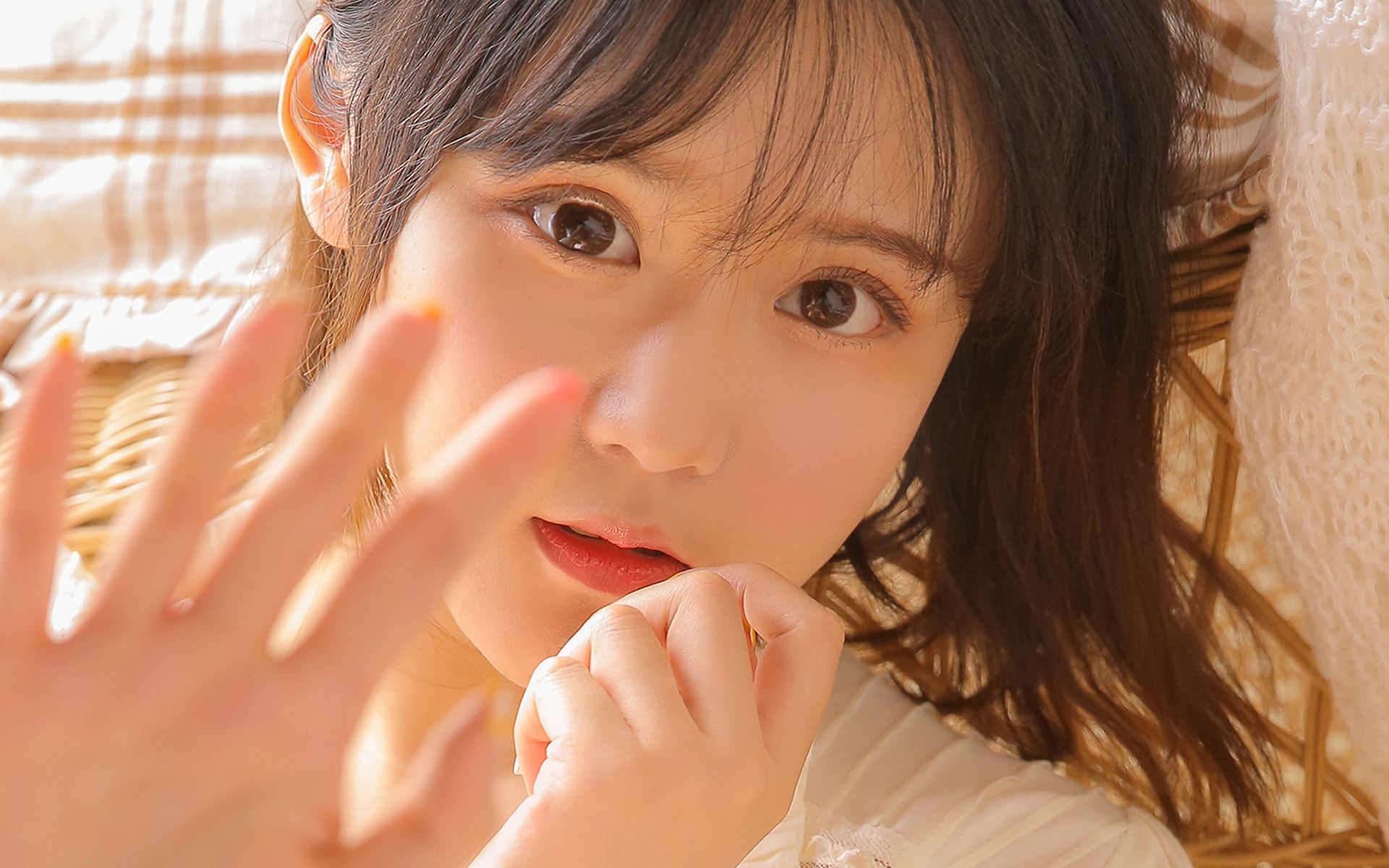 你女朋友死心塌地地跟着你，是因为没见过世面吗