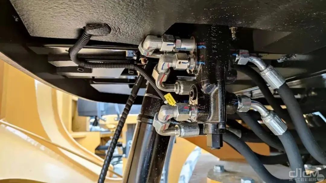 三一装载机装车视频大全,三一sw955k装载机有几个挡位