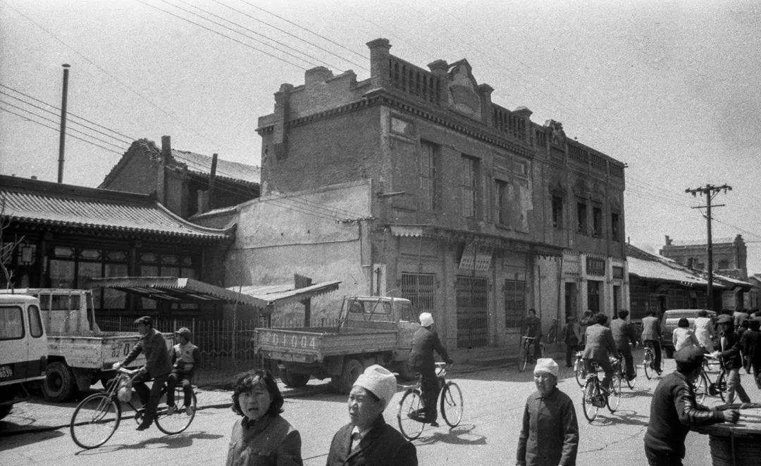 钟楼前的杂货店、东街卫生院，我有两个故事