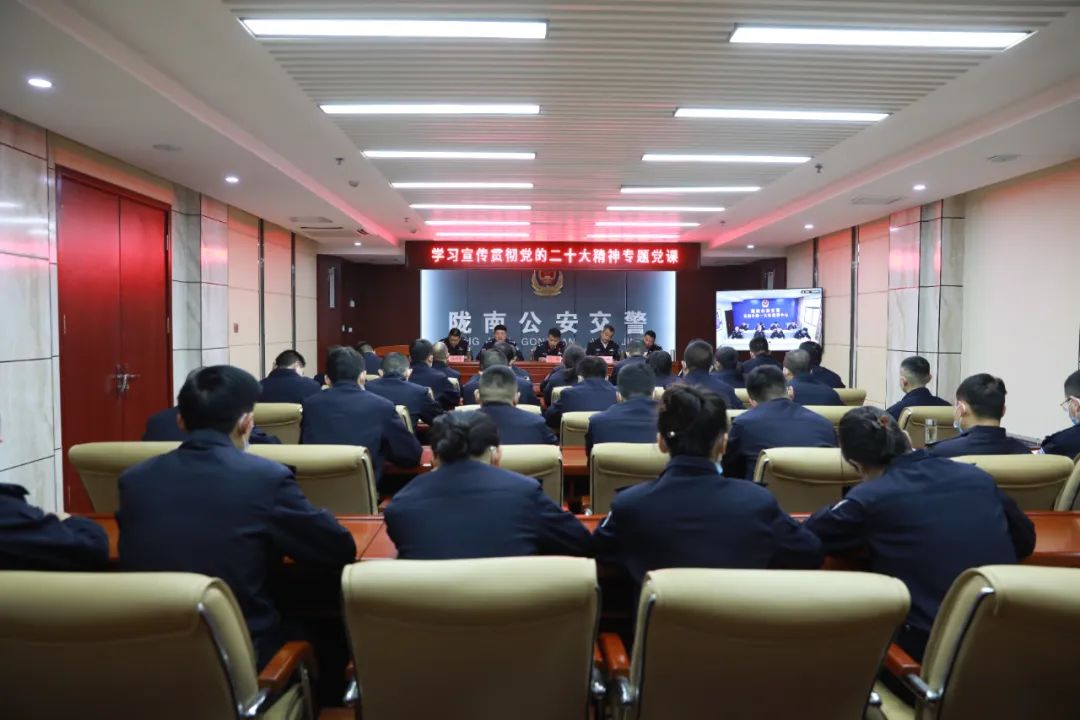 交警转变执法理念提高执法效能,公安民警作风转变有成效