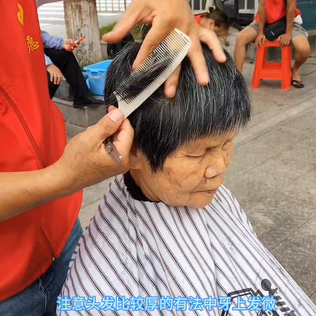 刚刚能扎起来的短发的修剪步骤,时尚减龄女士短碎发修剪教程视频