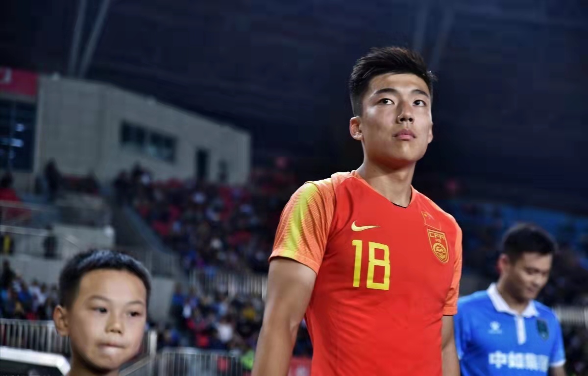 切勿吹捧!他们曾经比方昊更出色,盘点中国足球五大被遗忘的新星